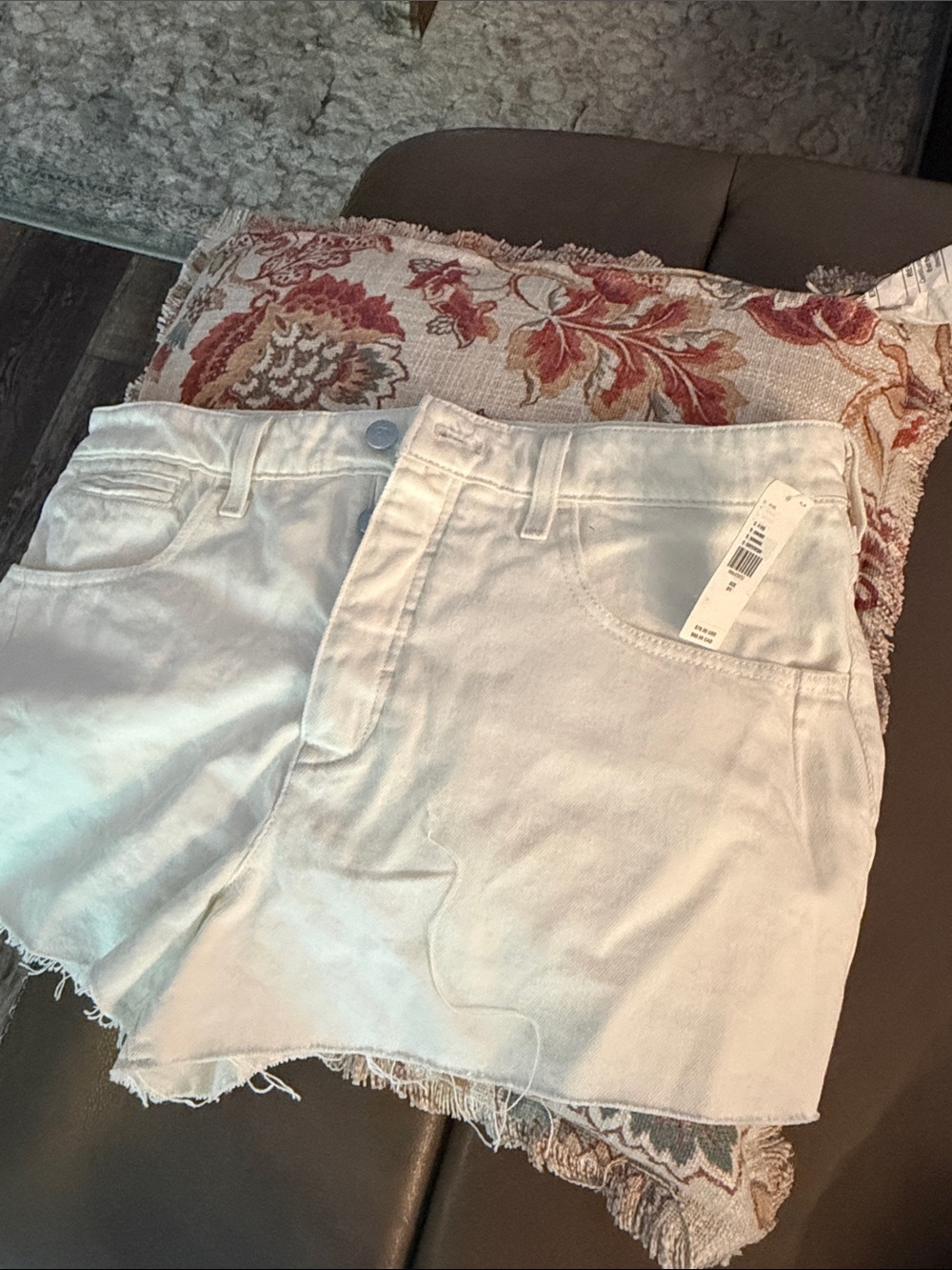 Pilcro White Frayed Hem Denim Shorts size 31 nwt